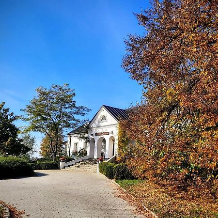 Dwor Na Wichrowym Wzgorzu Bed and Breakfast Przybysławice Εξωτερικό φωτογραφία